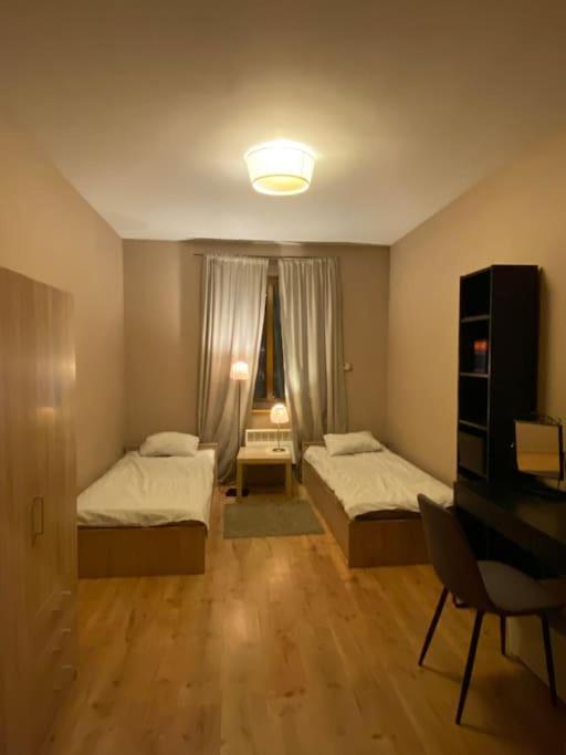 4 - 86 M2 - 300 M Od Rynku Apartmán